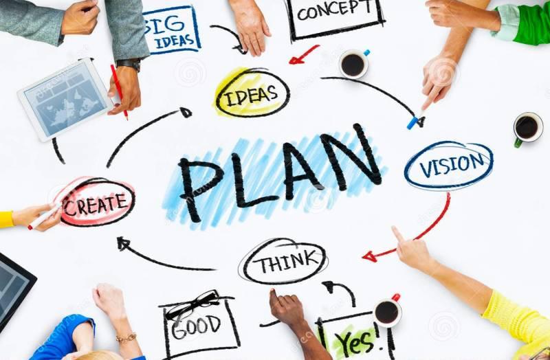 Học sinh thực hành viết văn tả cảnh sinh hoạt trong lớp học, tập trung và ghi chép cẩn thận.
